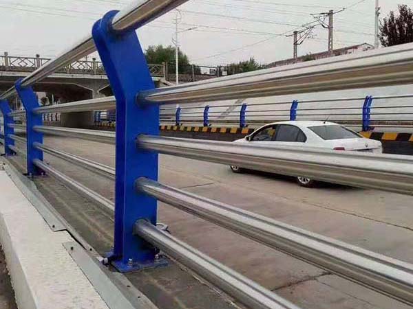 濱河大道隔離護(hù)欄